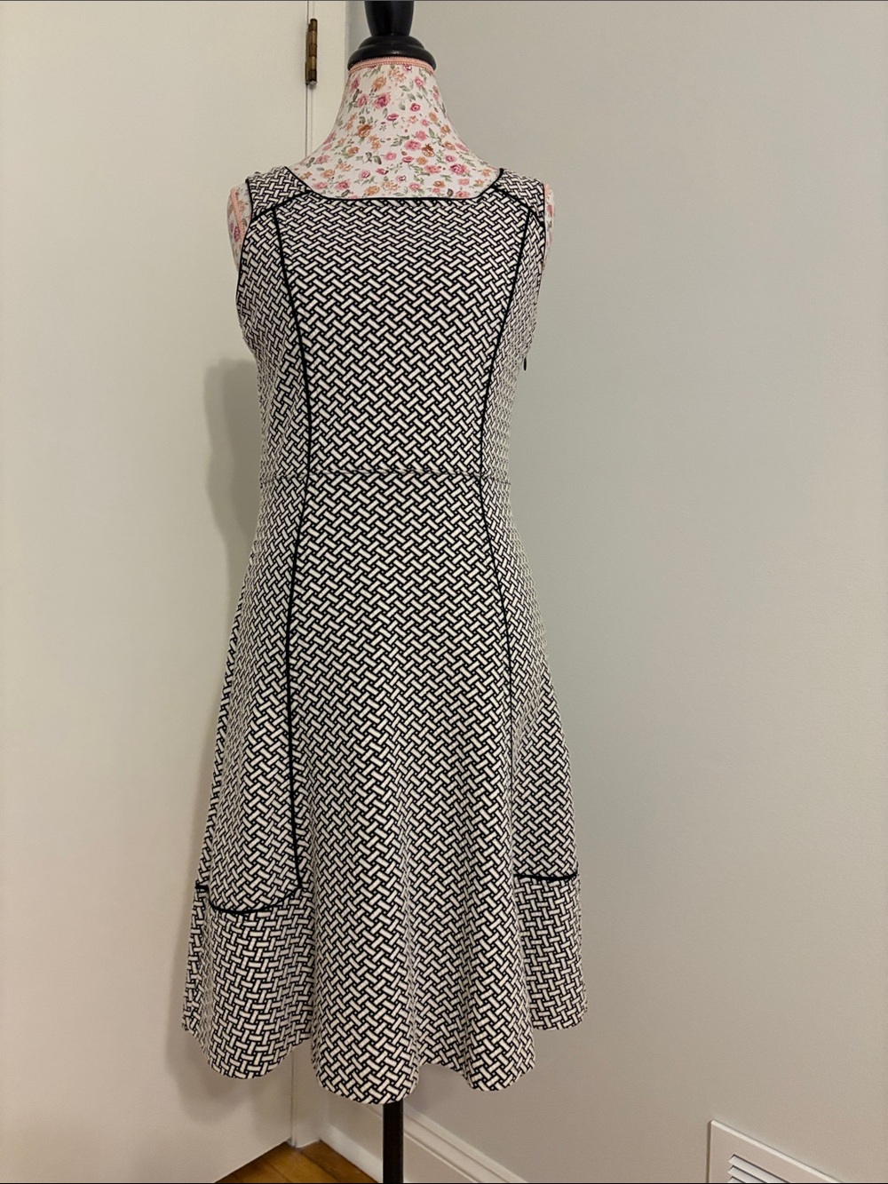 Lands’ End Sleeveless Black & White Patterned Fit-and-Flare Dress, size 8